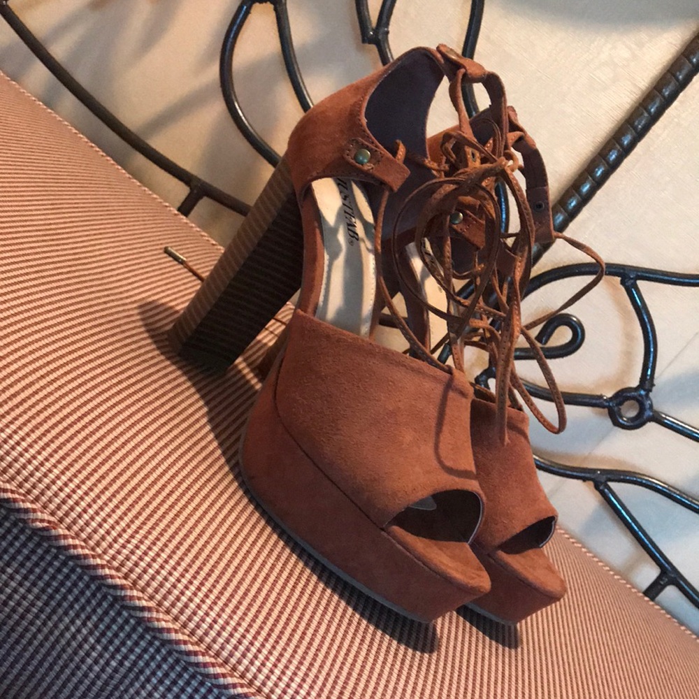 Just fab strappy size 8 tan high heels